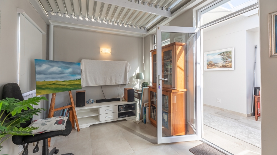 3 Bedroom Property for Sale in Bloubergstrand Western Cape